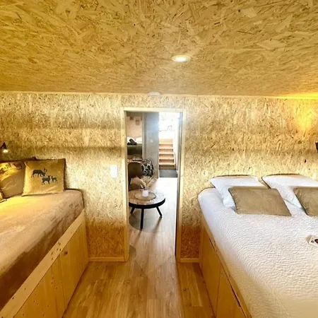 Les 1000 Ailes-experience Unique Dans Hutte 르크로토이